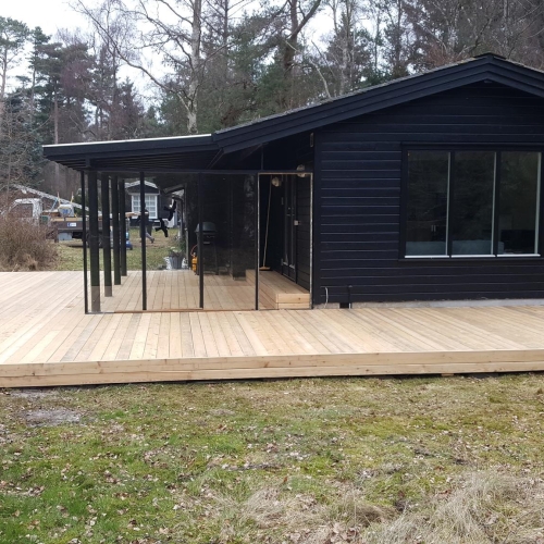 Tilbygning i Nykøbing Sjælland, der matcher husets stil og materialer